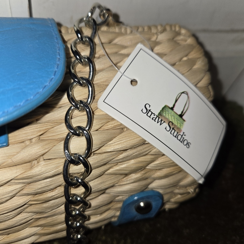 Woven Rattan Chain Strap Clutch - Picture 4 of 8